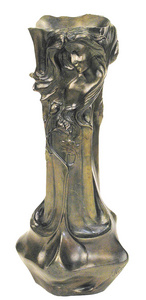D.150 - Váza nagy, szecessziós, nő fejekkel